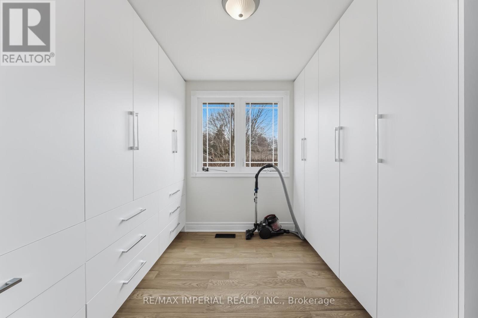 225 Barrymore Court, Burlington, Ontario  L7T 1B7 - Photo 16 - W12957006