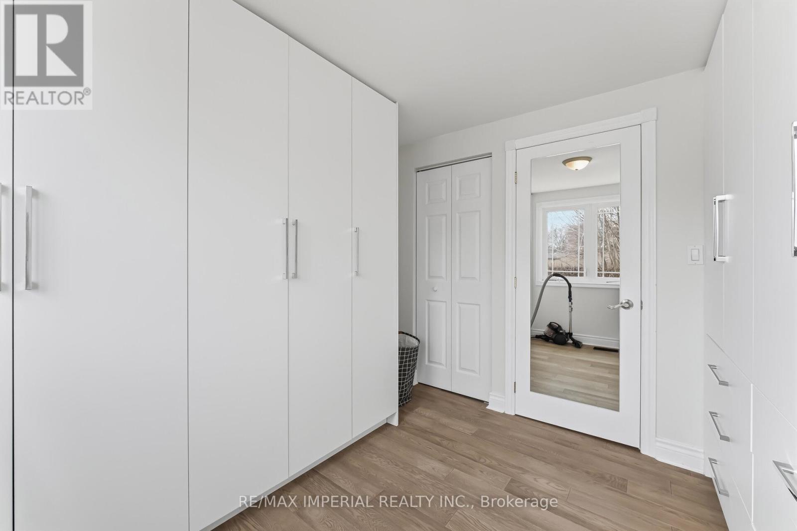 225 Barrymore Court, Burlington, Ontario  L7T 1B7 - Photo 17 - W12957006