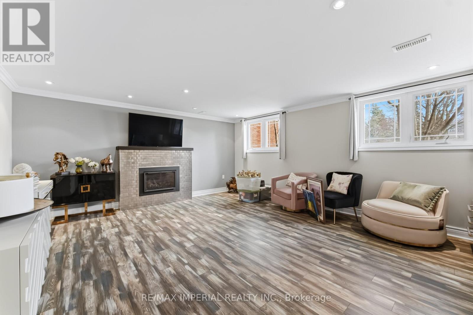 225 Barrymore Court, Burlington, Ontario  L7T 1B7 - Photo 19 - W12957006