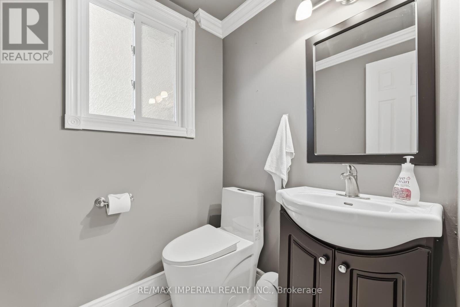 225 Barrymore Court, Burlington, Ontario  L7T 1B7 - Photo 22 - W12957006