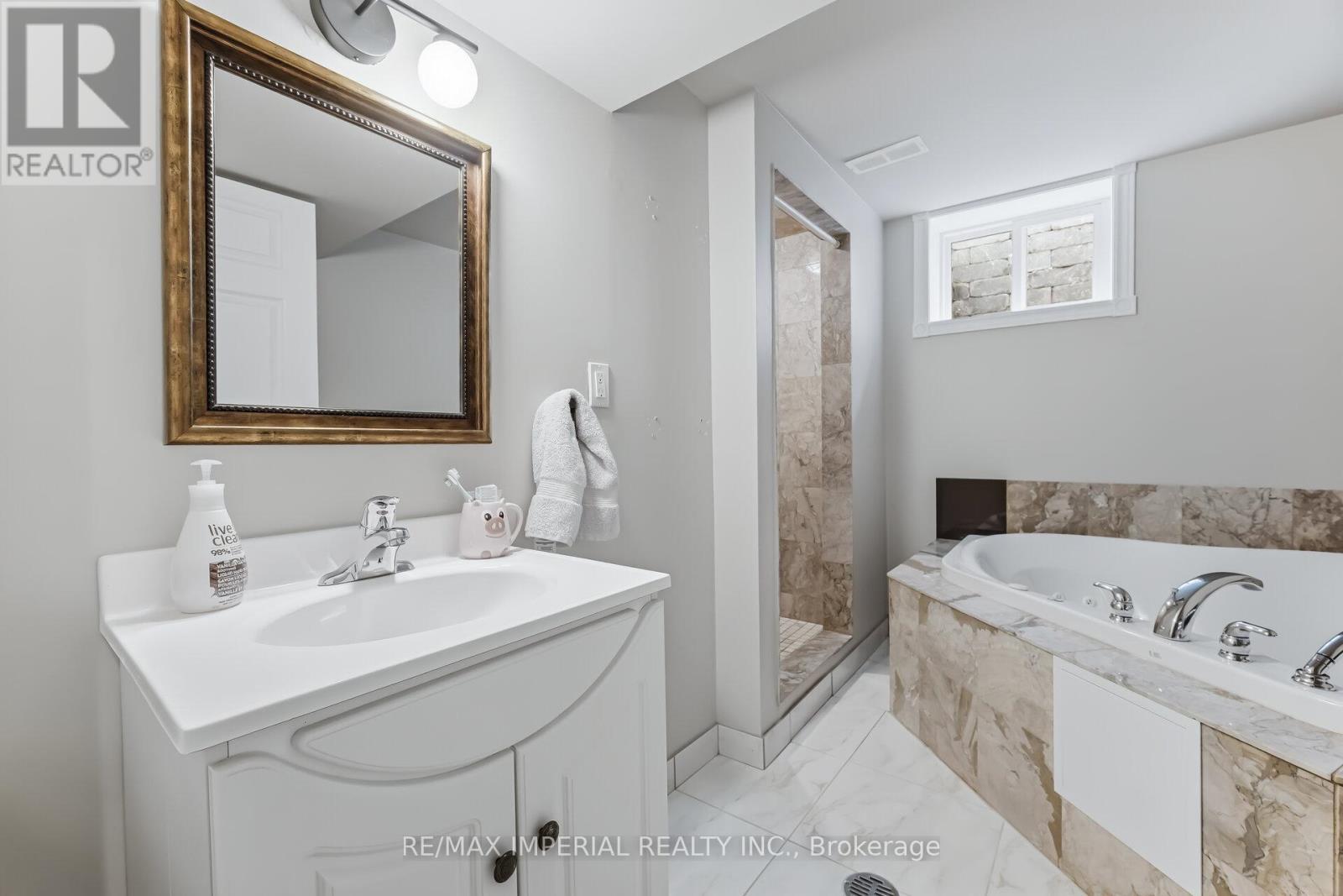 225 Barrymore Court, Burlington, Ontario  L7T 1B7 - Photo 24 - W12957006