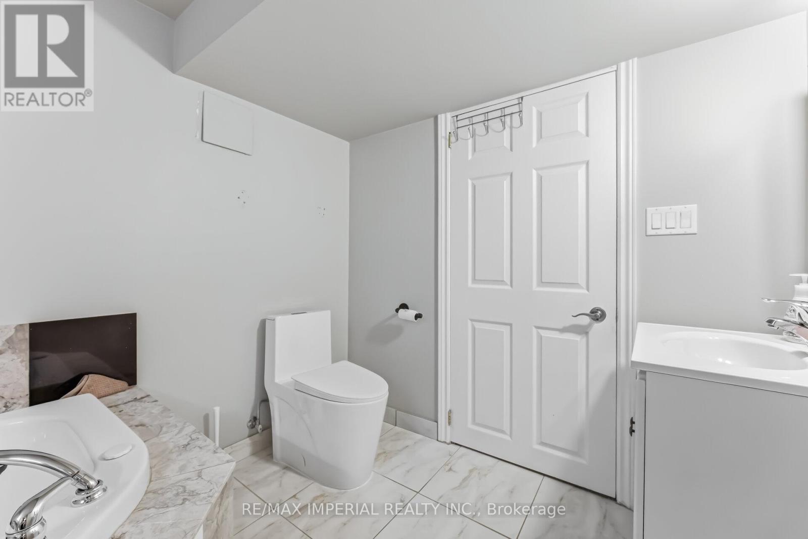 225 Barrymore Court, Burlington, Ontario  L7T 1B7 - Photo 25 - W12957006