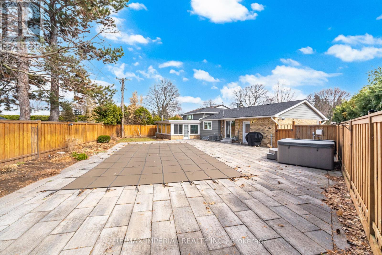 225 Barrymore Court, Burlington, Ontario  L7T 1B7 - Photo 29 - W12957006