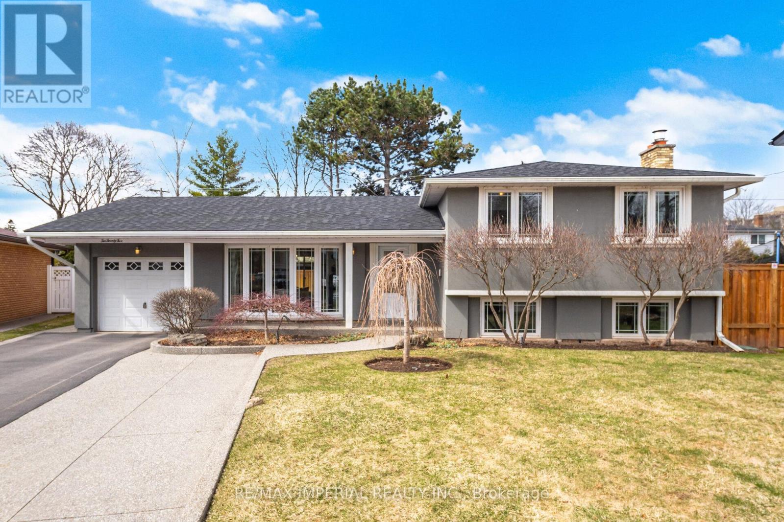 225 Barrymore Court, Burlington, Ontario  L7T 1B7 - Photo 4 - W12957006