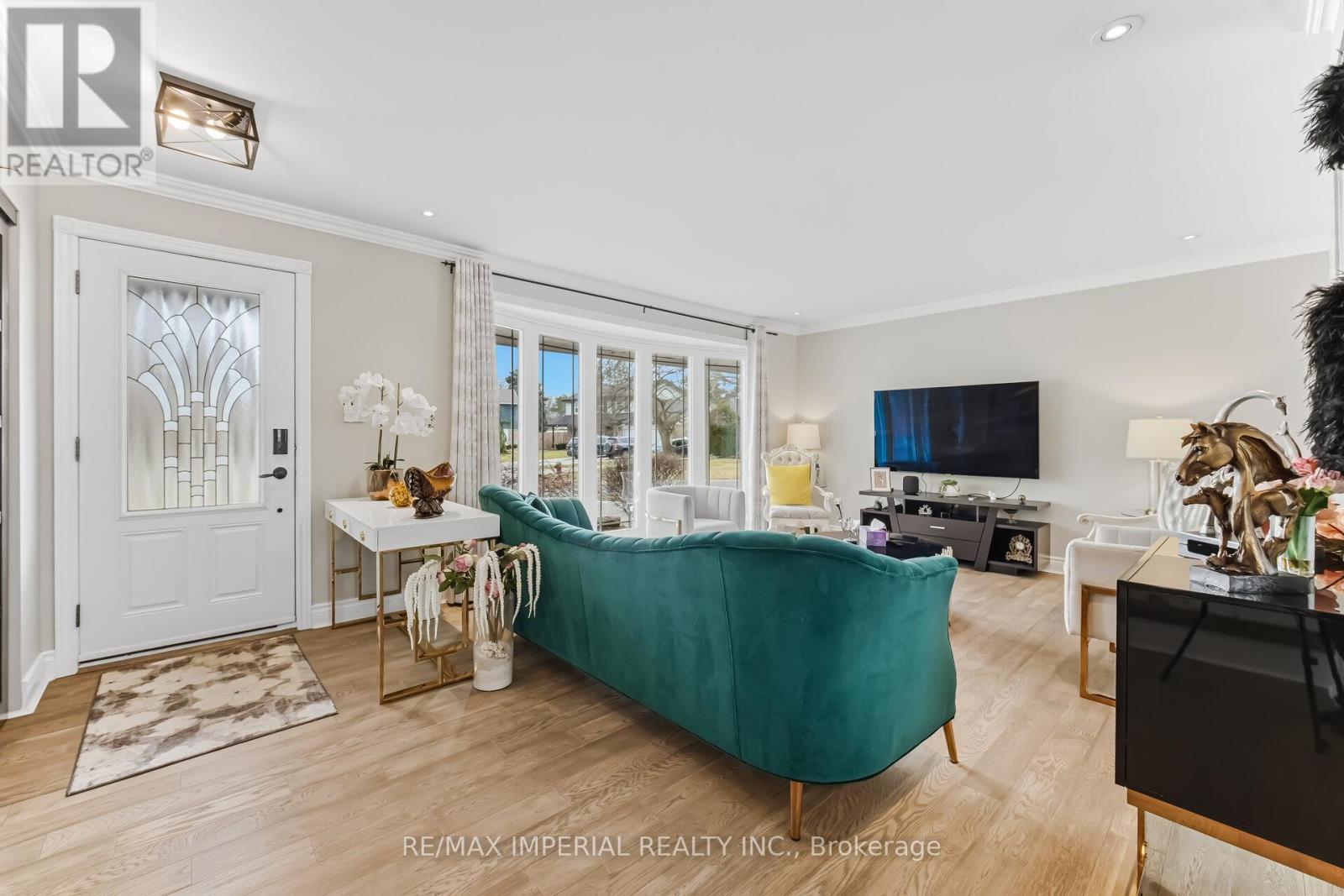 225 Barrymore Court, Burlington, Ontario  L7T 1B7 - Photo 5 - W12957006