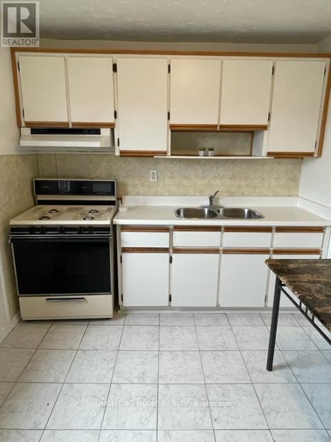 2nd Floor - 31 Hallam Street, Toronto (Dovercourt-Wallace Emerson-Junction), Ontario  M6G 1W1 - Photo 3 - W12957020