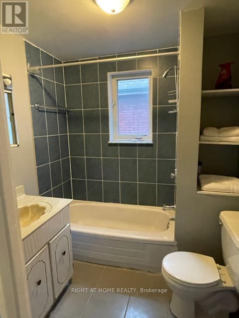 2nd Floor - 31 Hallam Street, Toronto (Dovercourt-Wallace Emerson-Junction), Ontario  M6G 1W1 - Photo 5 - W12957020