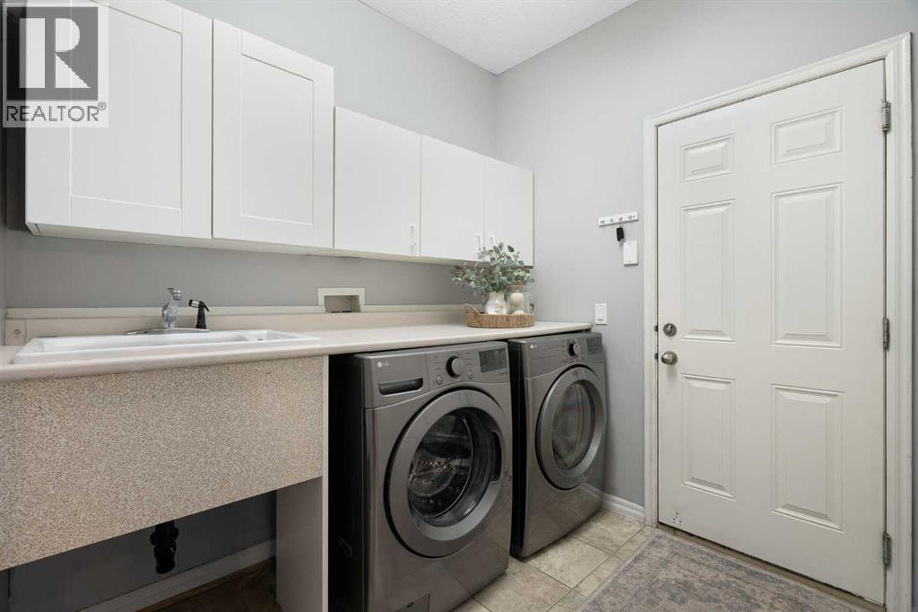 142 Coopers Bay Sw, Airdrie, Alberta  T4B 3K2 - Photo 5 - A2298253