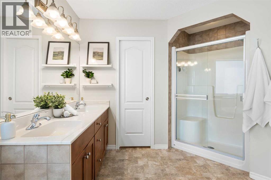 142 Coopers Bay Sw, Airdrie, Alberta  T4B 3K2 - Photo 25 - A2298253