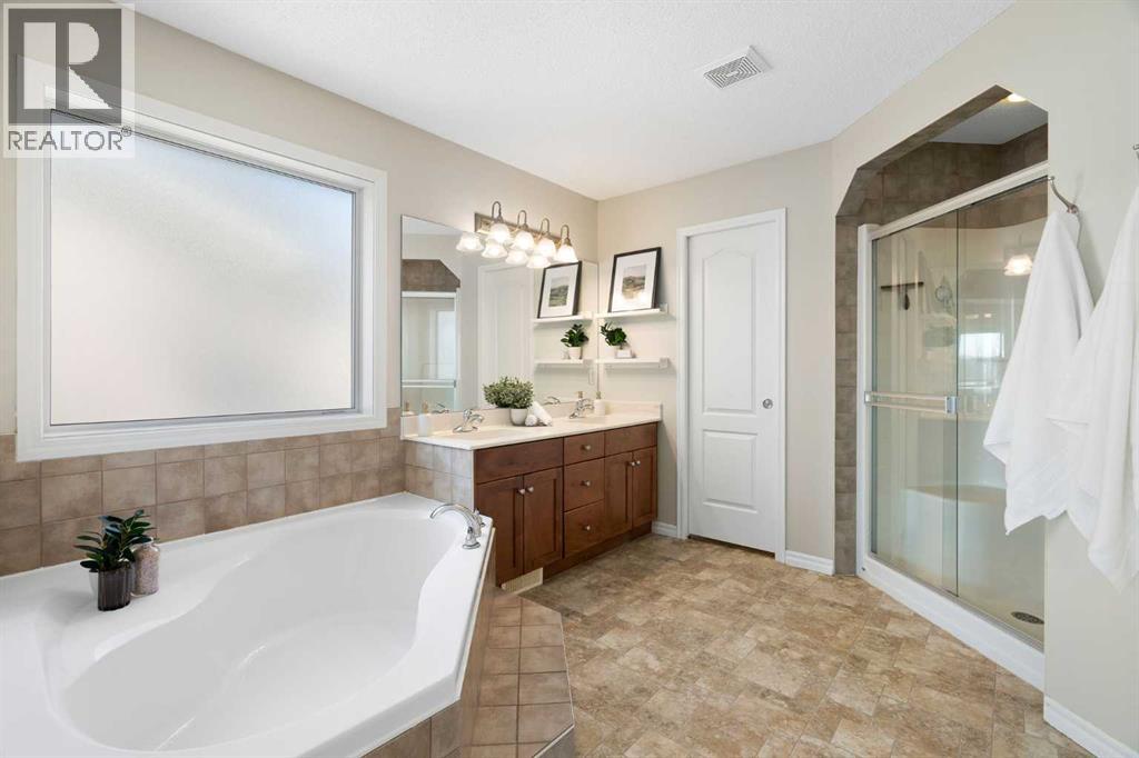 142 Coopers Bay Sw, Airdrie, Alberta  T4B 3K2 - Photo 24 - A2298253