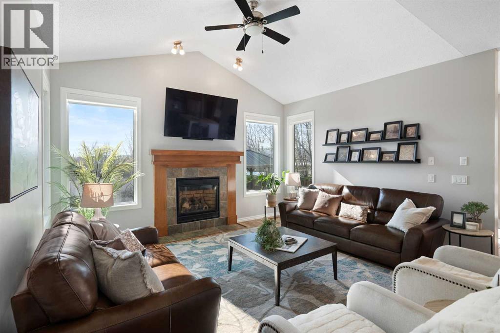 142 Coopers Bay Sw, Airdrie, Alberta  T4B 3K2 - Photo 17 - A2298253