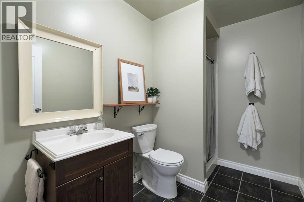 142 Coopers Bay Sw, Airdrie, Alberta  T4B 3K2 - Photo 36 - A2298253