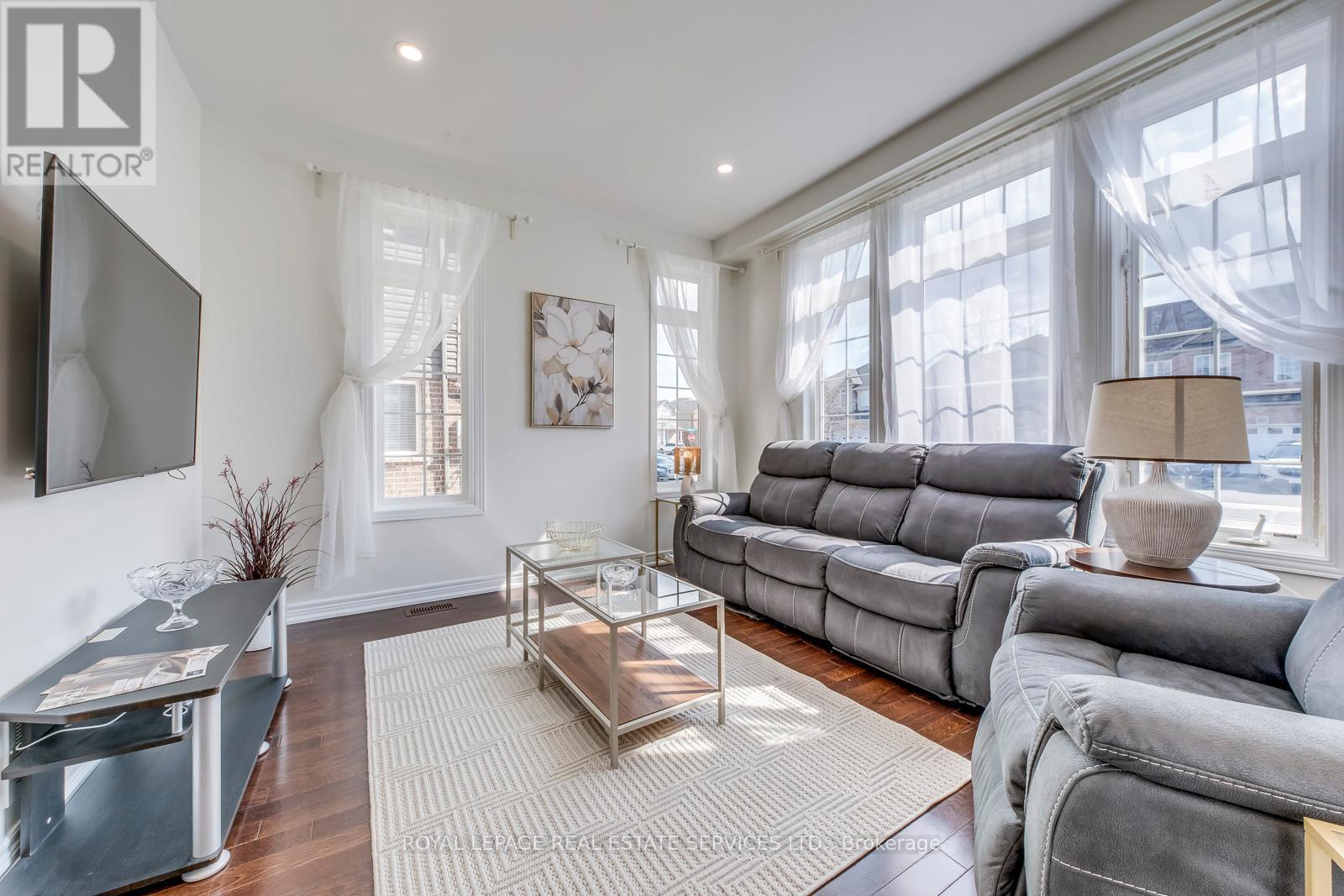 206 Brigadoon Drive, Hamilton (Gourley), Ontario  L9C 0B5 - Photo 4 - X12956946