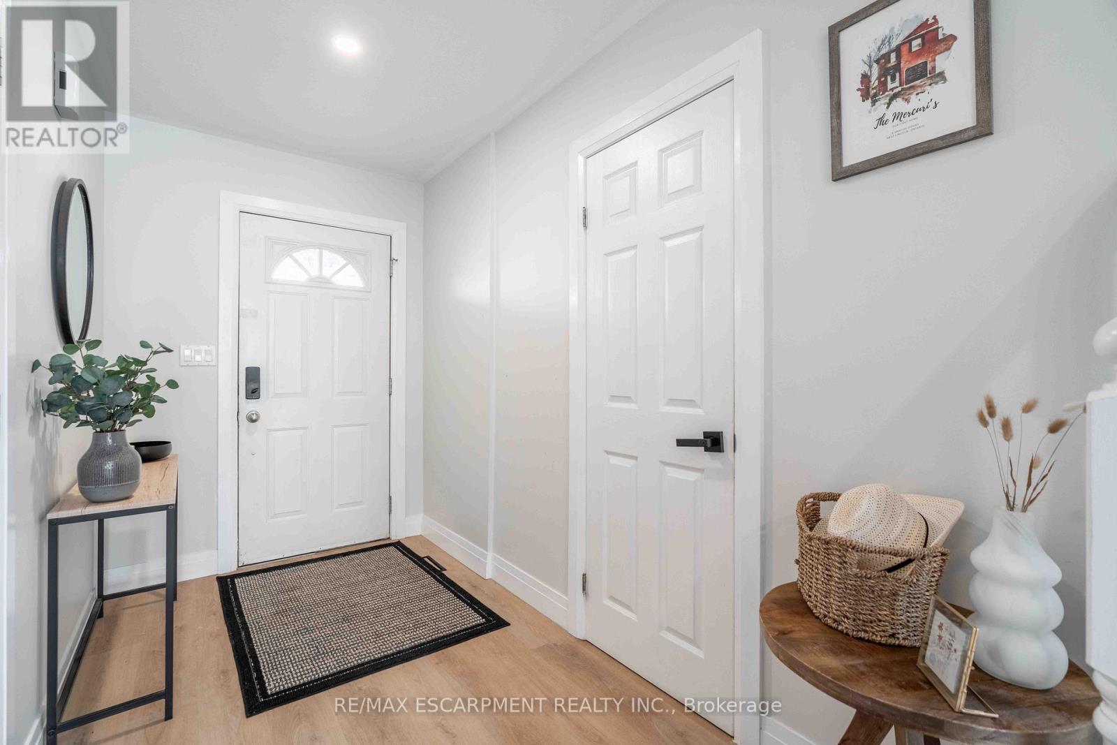 8 Swayze Court, West Lincoln, Ontario  L0R 2A0 - Photo 3 - X12956980