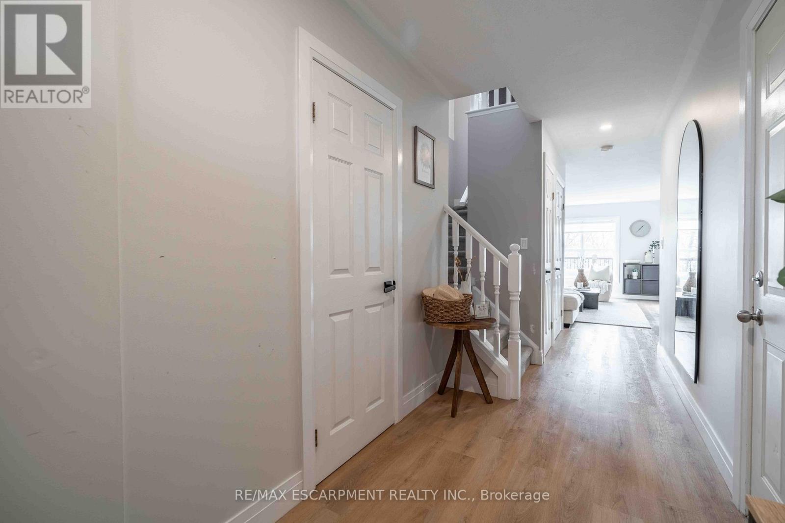 8 Swayze Court, West Lincoln, Ontario  L0R 2A0 - Photo 4 - X12956980