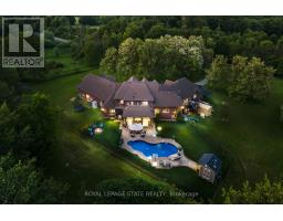 814 BINKLEY ROAD, Hamilton, Ontario