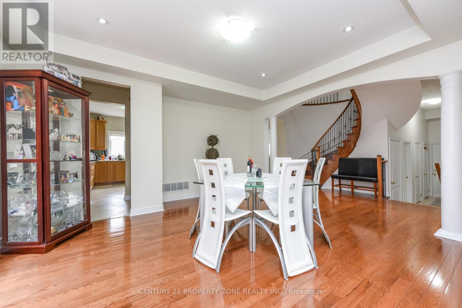 22 Jacksonville Drive, Brampton (Vales Of Castlemore), Ontario  L6P 2Z3 - Photo 13 - W12948228