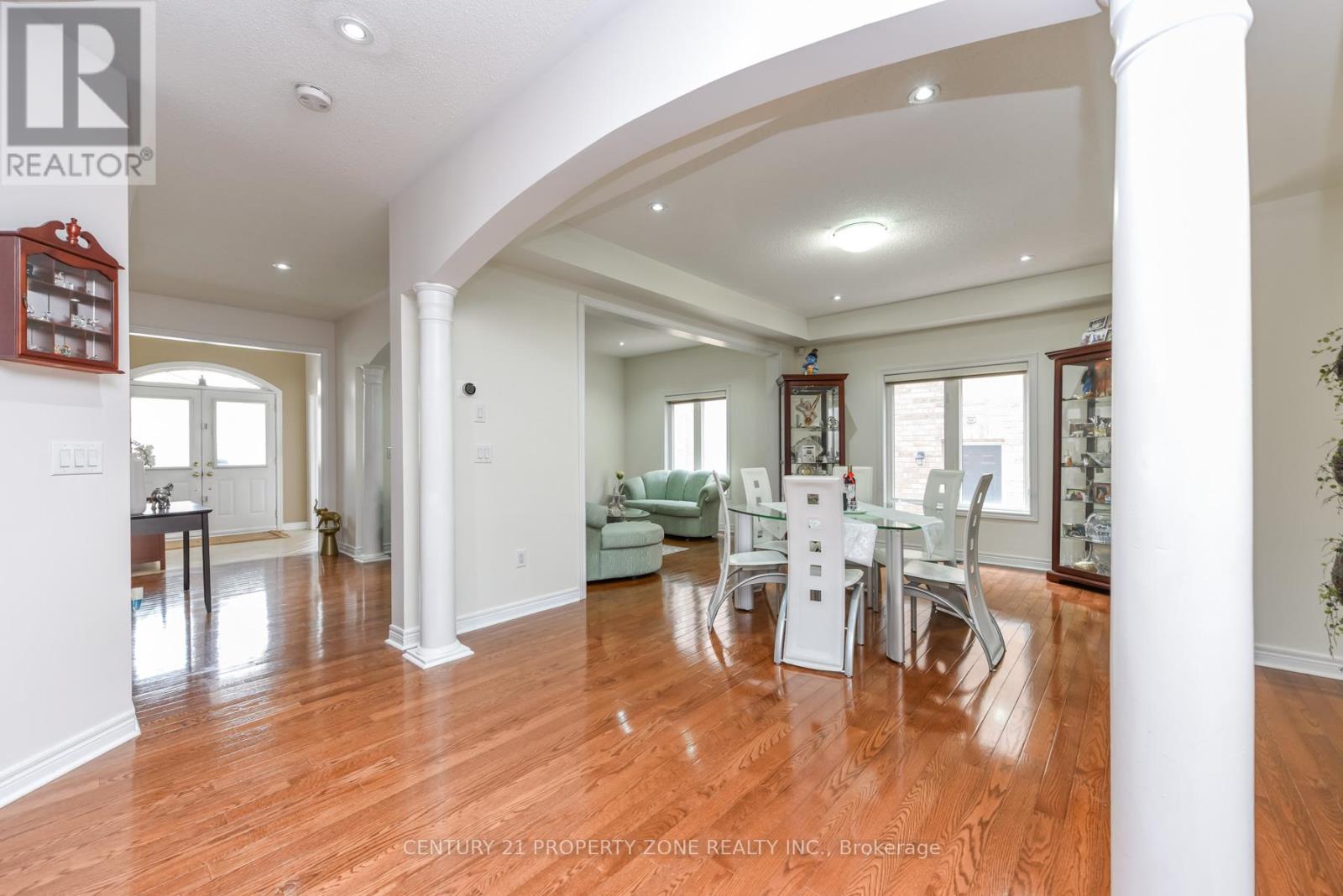 22 Jacksonville Drive, Brampton (Vales Of Castlemore), Ontario  L6P 2Z3 - Photo 11 - W12948228