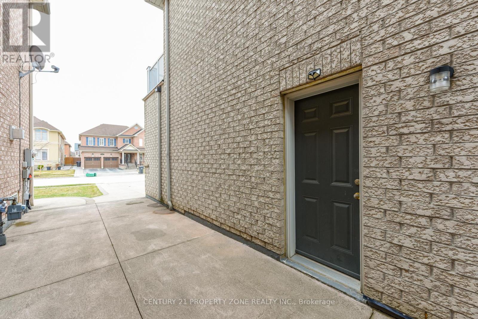 22 Jacksonville Drive, Brampton (Vales Of Castlemore), Ontario  L6P 2Z3 - Photo 34 - W12948228