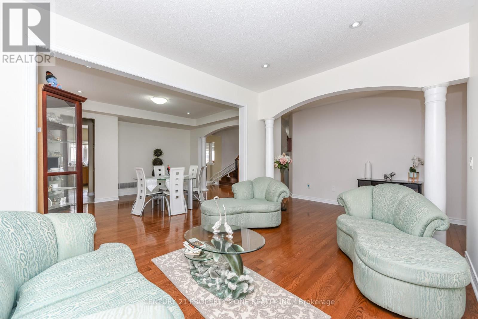 22 Jacksonville Drive, Brampton (Vales Of Castlemore), Ontario  L6P 2Z3 - Photo 8 - W12948228