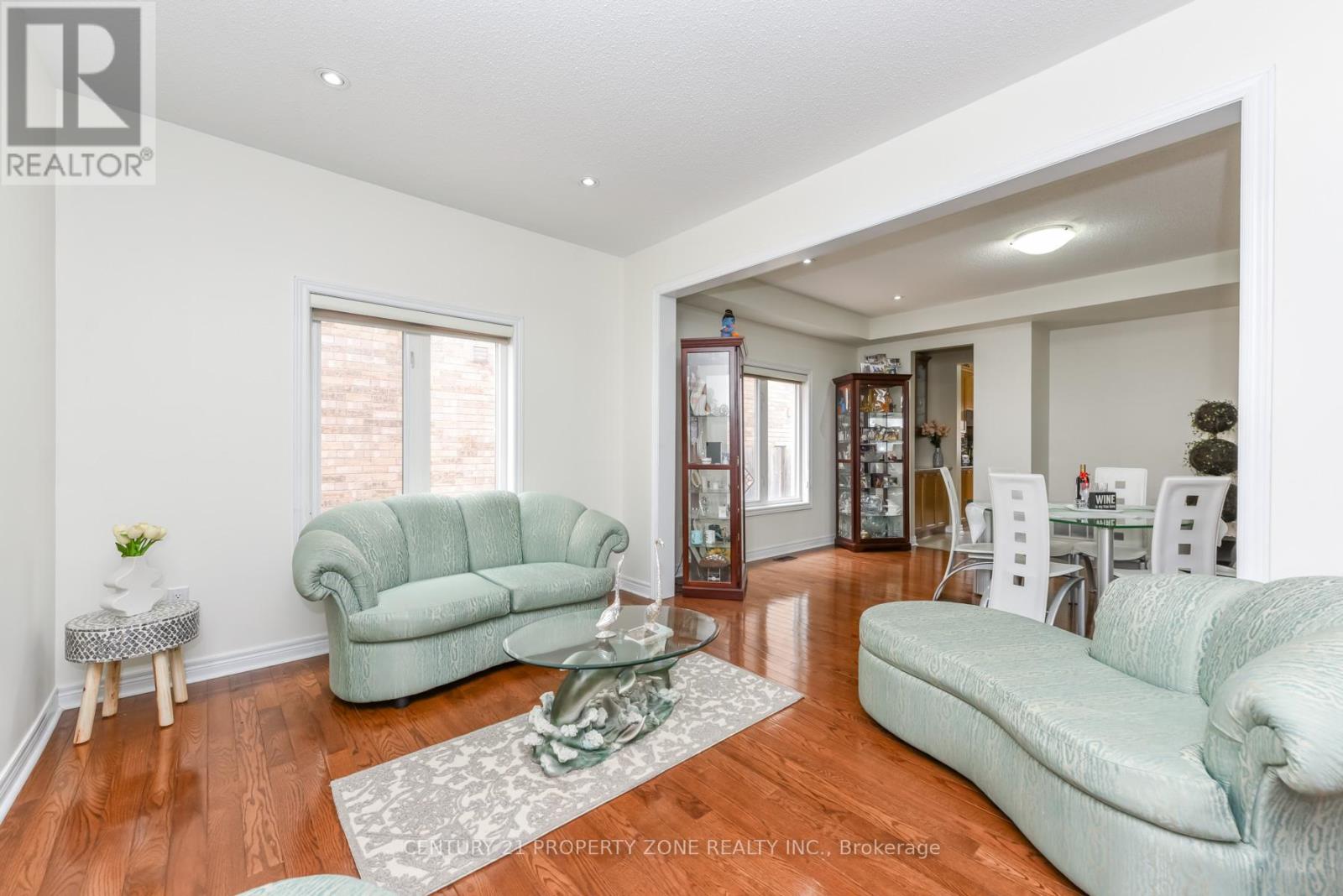 22 Jacksonville Drive, Brampton (Vales Of Castlemore), Ontario  L6P 2Z3 - Photo 9 - W12948228