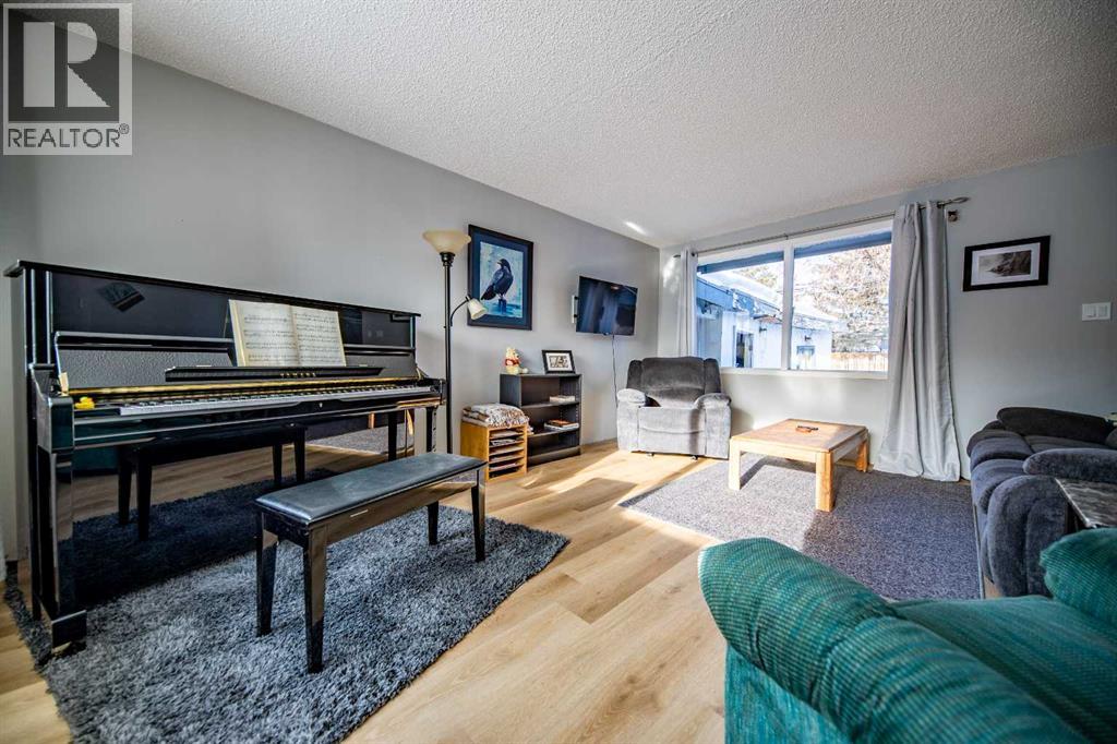 10226 111 Avenue, Grande Prairie, Alberta  T8V 1T8 - Photo 3 - A2284058