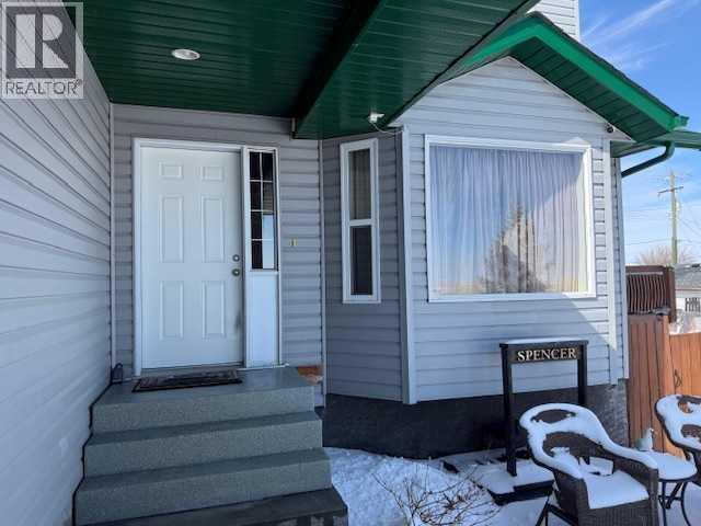 214 1 Street E, Munson, Alberta  T0J 2C0 - Photo 2 - A2299021