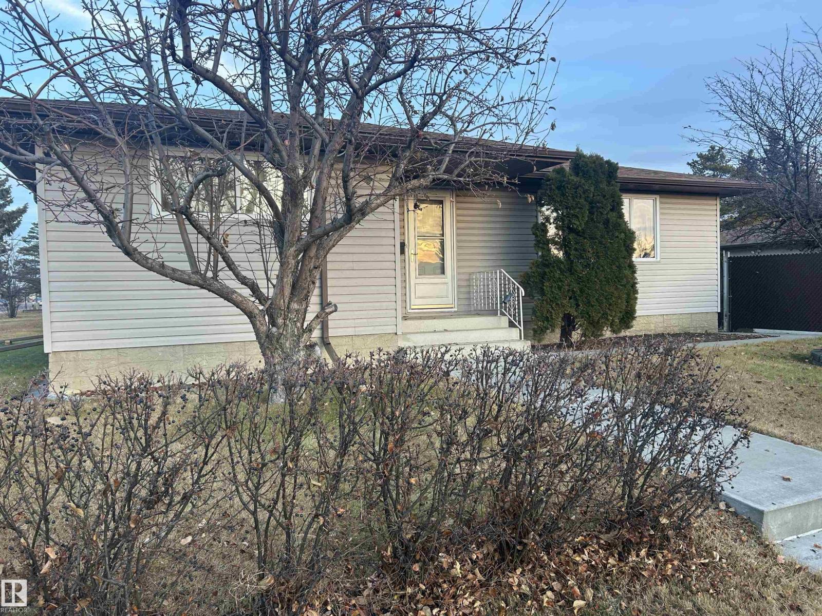 14911 77 ST NW NW, Edmonton, Alberta