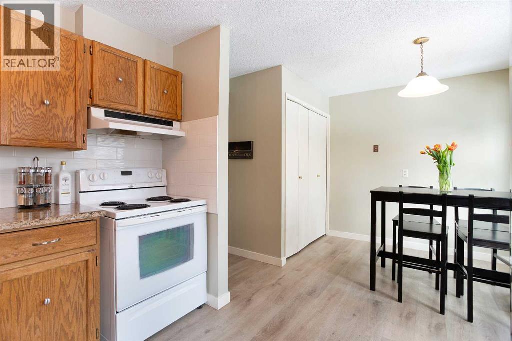 73, 23 Glamis Drive SW, Calgary, Alberta  T3E 6S3 - Photo 12 - A2296259