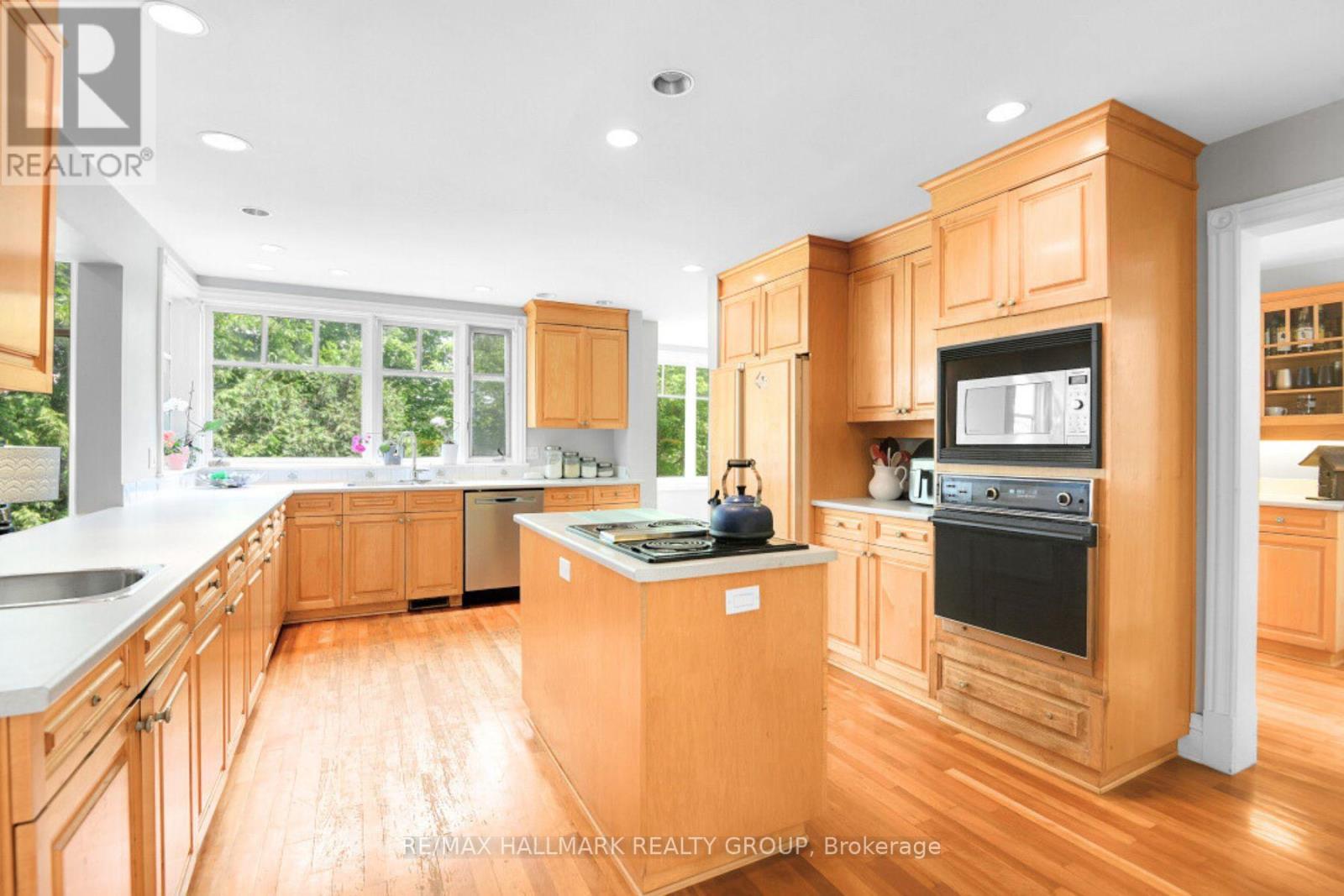 23 Davidson Drive, Ottawa, Ontario  K1J 6L7 - Photo 8 - X12747992