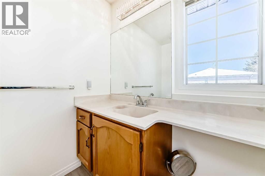 35 Kingsland Villas SW, Calgary, Alberta  T2V 5J9 - Photo 27 - A2297300