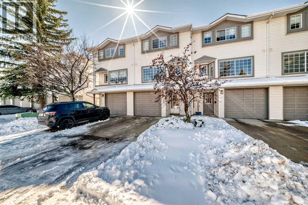 35 Kingsland Villas SW, Calgary, Alberta