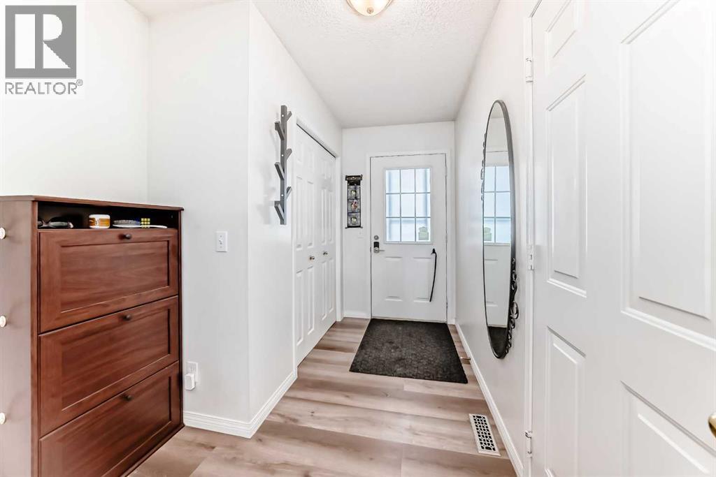 35 Kingsland Villas SW, Calgary, Alberta  T2V 5J9 - Photo 3 - A2297300