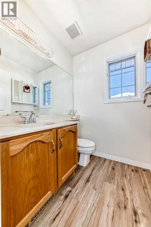 35 Kingsland Villas SW, Calgary, Alberta  T2V 5J9 - Photo 23 - A2297300