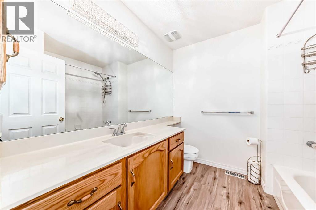 35 Kingsland Villas SW, Calgary, Alberta  T2V 5J9 - Photo 33 - A2297300