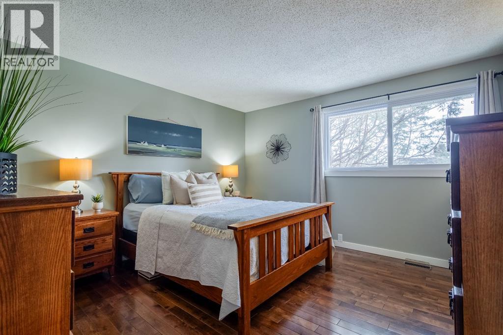 5617 Dalcastle Hill NW, Calgary, Alberta  T3A 2A2 - Photo 13 - A2297471