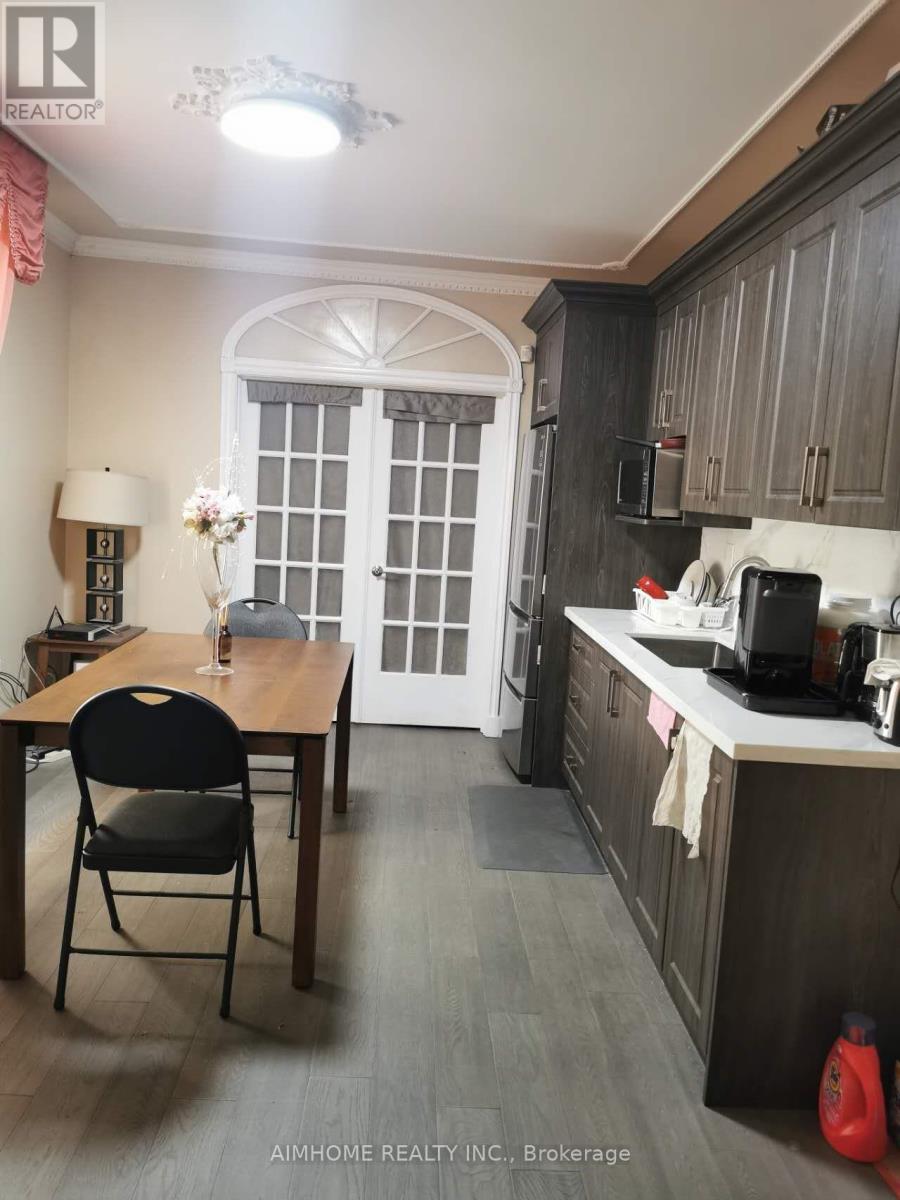 Main Fl - 253 Palmerston Avenue, Toronto, Ontario  M6J 2J3 - Photo 3 - C12957094