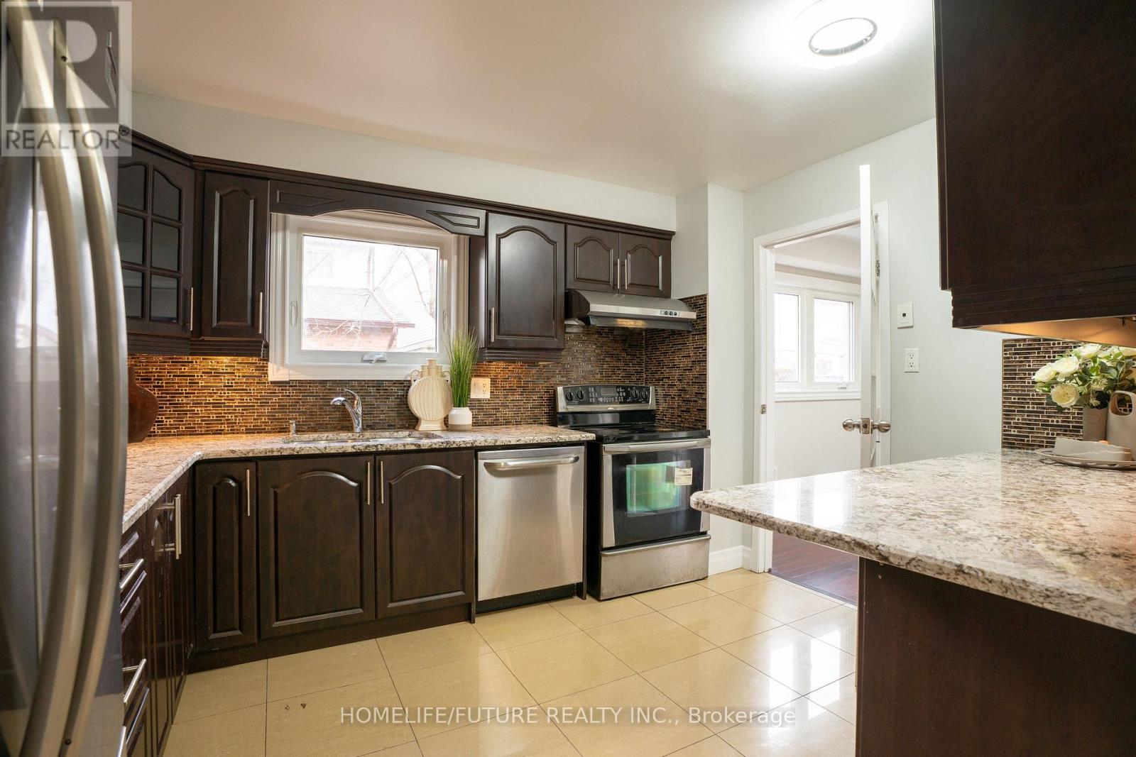 25 Shady Hollow Drive, Toronto, Ontario  M1V 2X3 - Photo 8 - E12957060