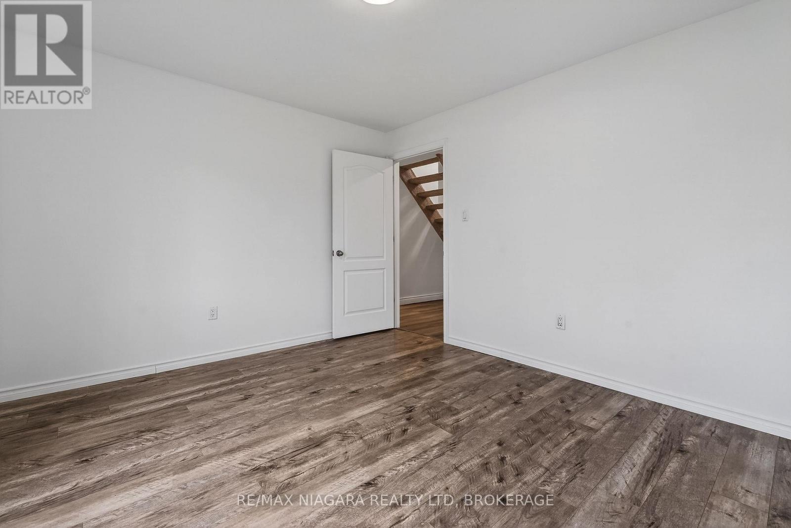 4284 Fly Road, Lincoln, Ontario  L0R 1G0 - Photo 11 - X12957084