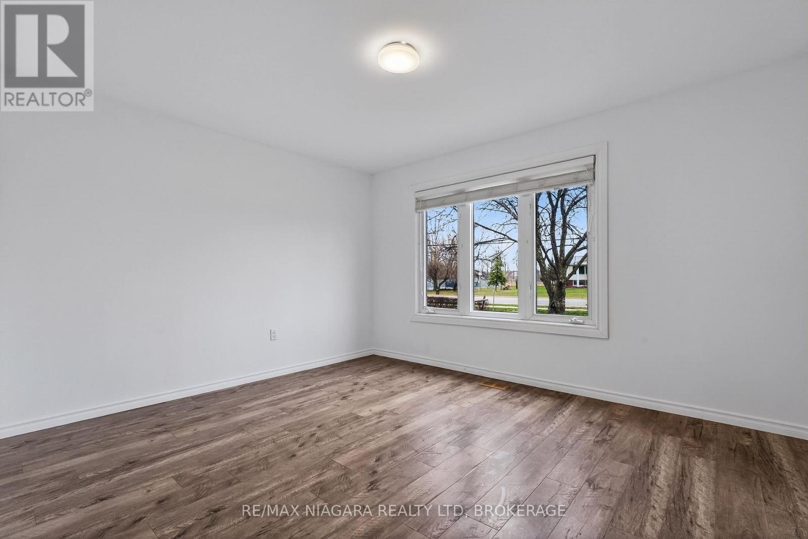 4284 Fly Road, Lincoln, Ontario  L0R 1G0 - Photo 12 - X12957084