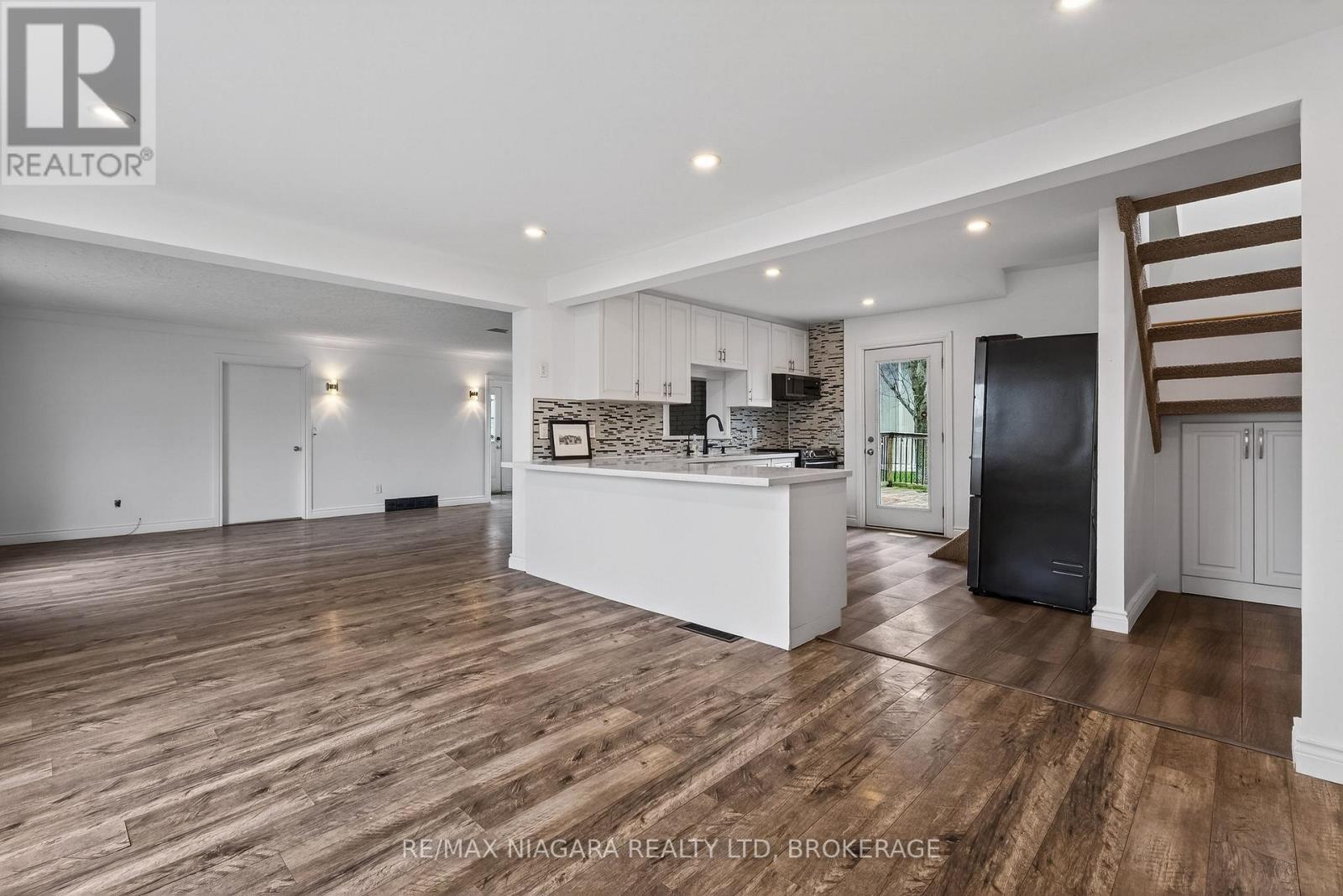 4284 Fly Road, Lincoln, Ontario  L0R 1G0 - Photo 5 - X12957084