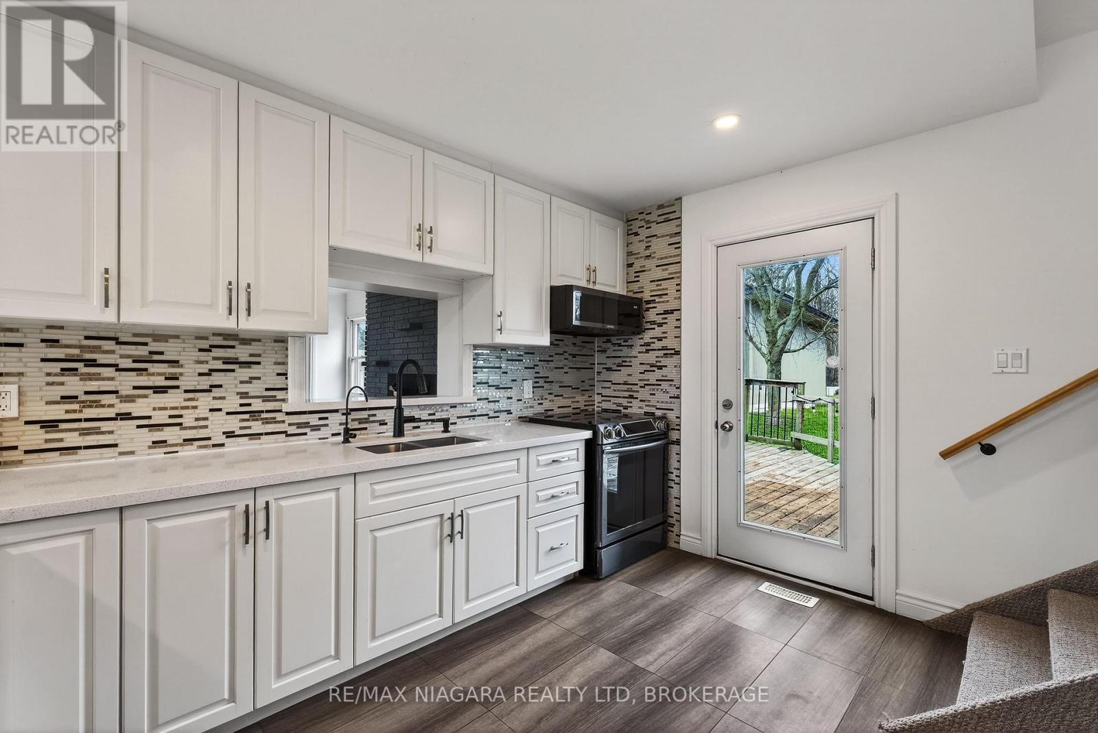 4284 Fly Road, Lincoln, Ontario  L0R 1G0 - Photo 6 - X12957084