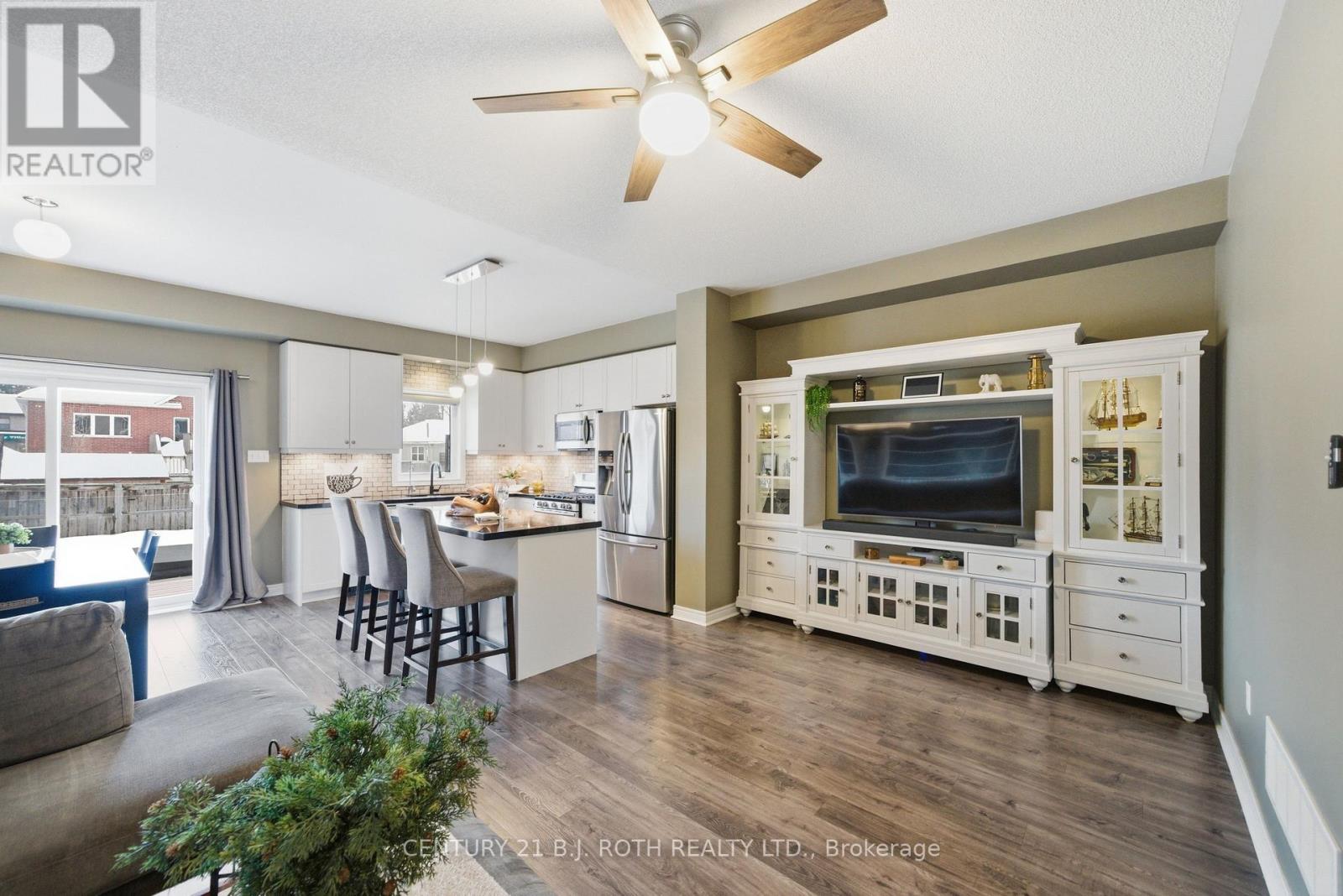 20 Bud Doucette Court, Uxbridge, Ontario  L9P 0E4 - Photo 3 - N12808910