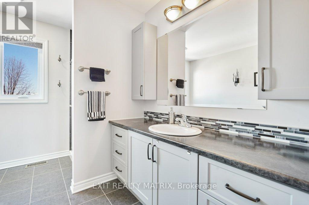 106 Cobblestone Drive, Russell, Ontario  K4R 0B2 - Photo 21 - X12894758