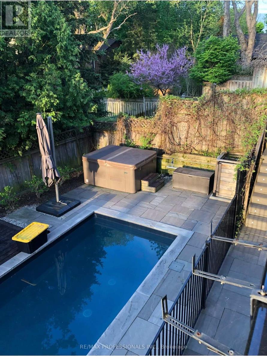 12 Walford Road, Toronto, Ontario  M8X 2P1 - Photo 4 - W12957056