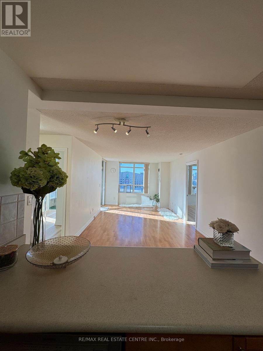 834 - 3888 Duke Of York Blvd Boulevard, Mississauga, Ontario  L5C 1Z5 - Photo 10 - W12957068