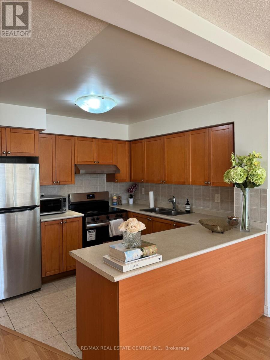 834 - 3888 Duke Of York Blvd Boulevard, Mississauga, Ontario  L5C 1Z5 - Photo 12 - W12957068