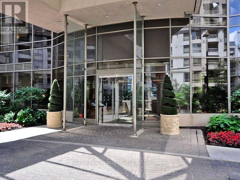 834 - 3888 Duke Of York Blvd Boulevard, Mississauga, Ontario  L5C 1Z5 - Photo 5 - W12957068