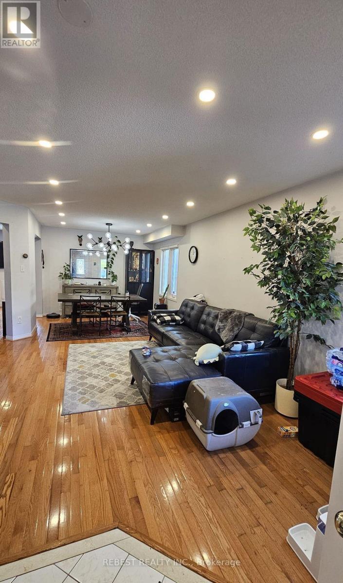 8 Treepark Street, Brampton, Ontario  L6R 1T3 - Photo 5 - W12957098