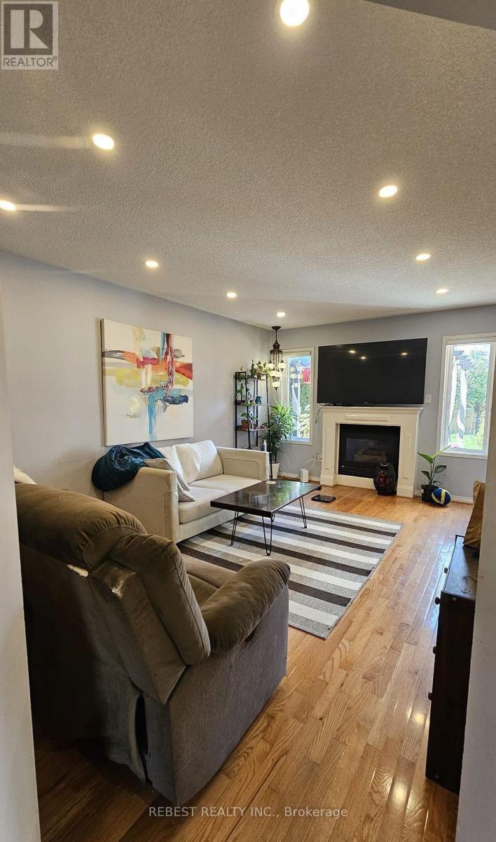 8 Treepark Street, Brampton, Ontario  L6R 1T3 - Photo 6 - W12957098